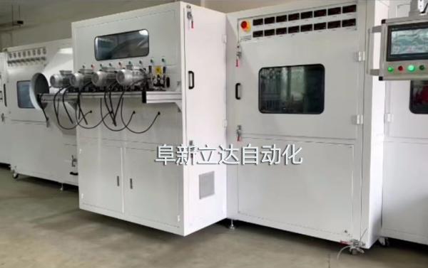 PJ-8八槍雙面自動噴金機具有自動除塵、智能雙面、整潔美觀、運行穩(wěn)定的特點，阜新立達自動化裝備有限公司